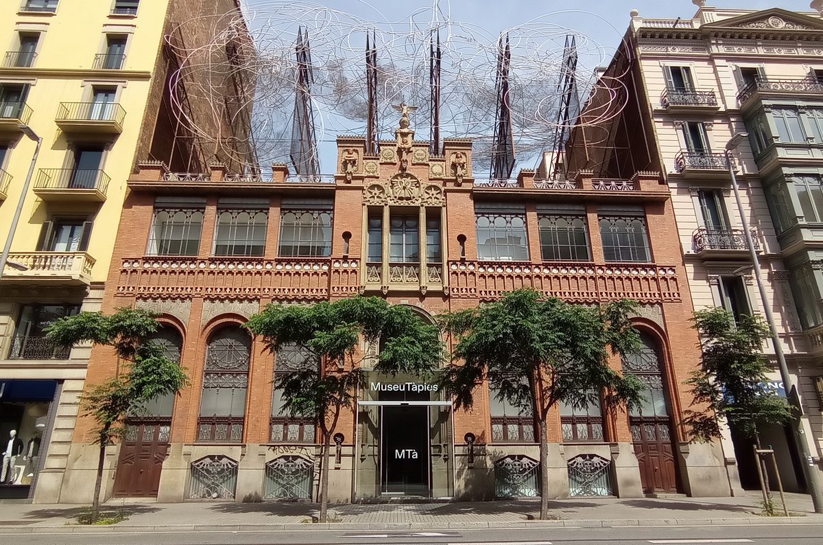 Fundació Antoni Tàpies Barcelona — edificio modernista de Domènech i Montaner Eixample