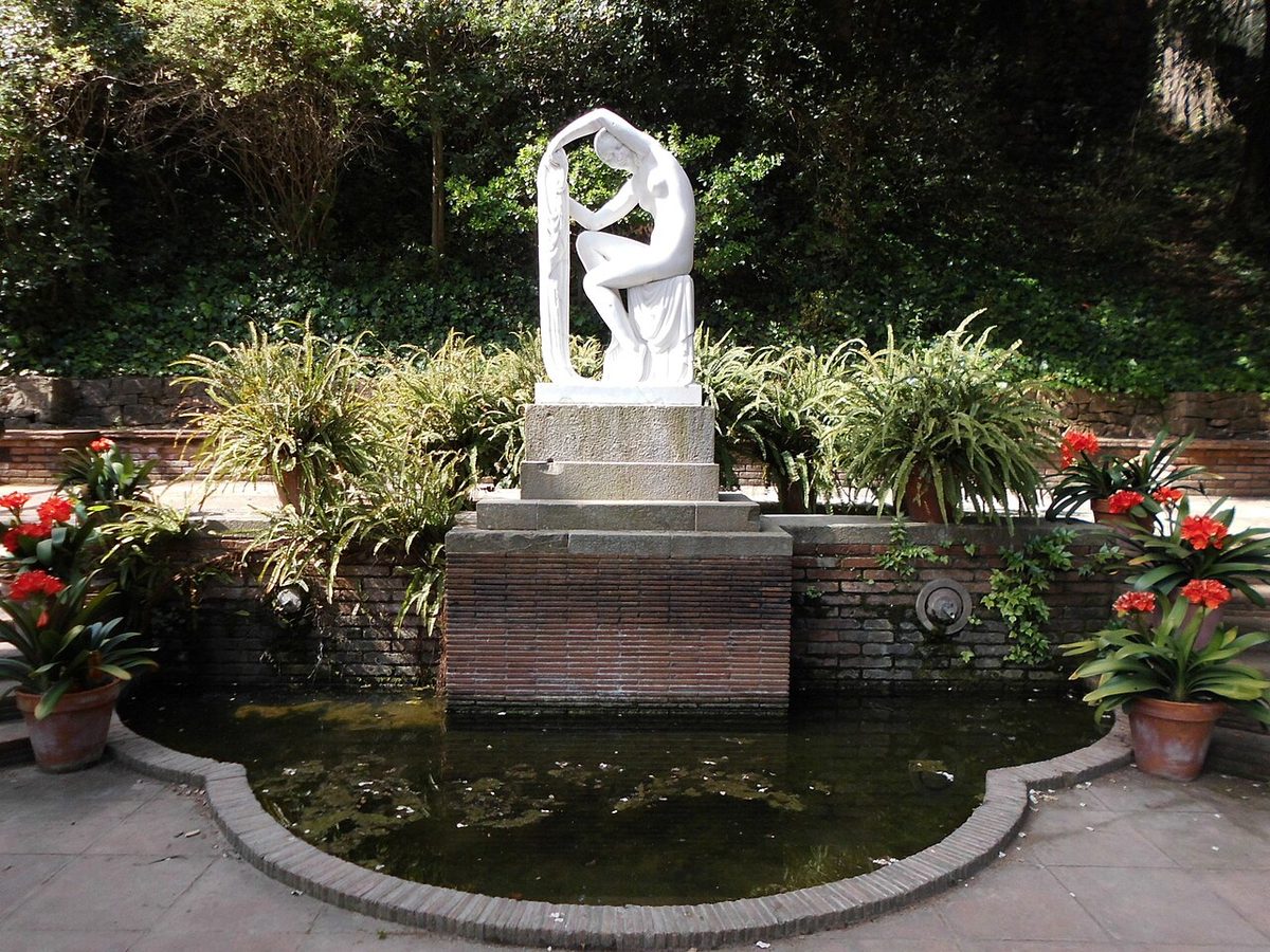 Museu Etnològic i de Cultures del Món — escultura Estival de Jaume Otero